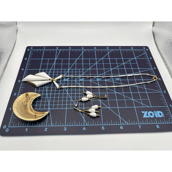 Vintage Trifari Enamel Necklace SA Crescent Brooch Earrings READ J2-3030 - Picture 6 of 10